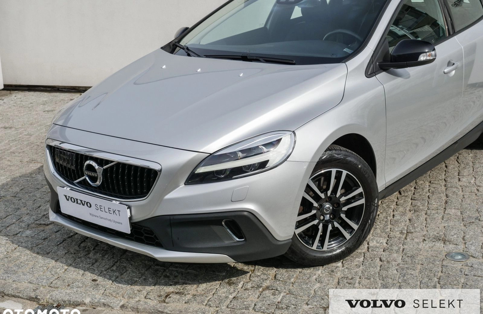 Volvo V40 cena 84900 przebieg: 133960, rok produkcji 2019 z Starogard Gdański małe 596